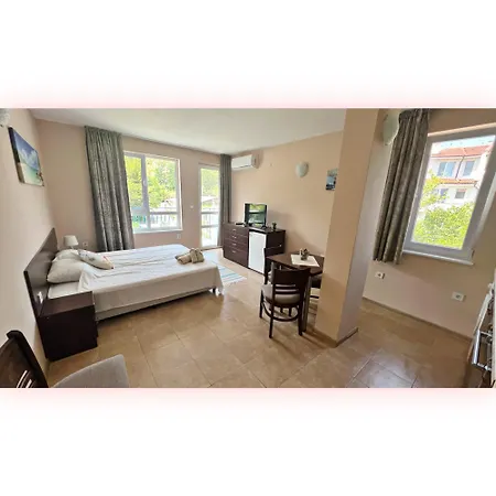 Avrora Studio's * 比亚拉